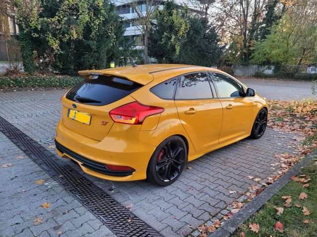 Ford Focus 2,0 EcoBoost ST Leder-Sport-Paket ST