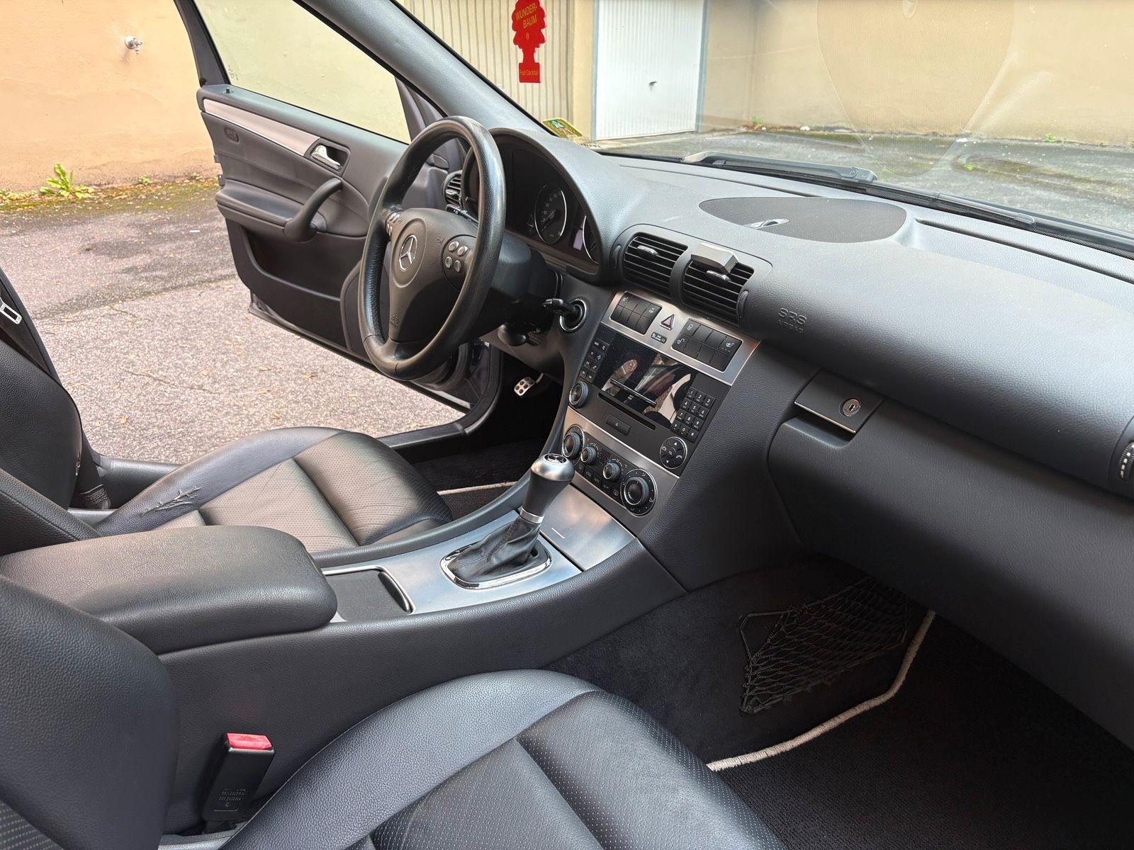 Mercedes-Benz C230 2004 — photo 11