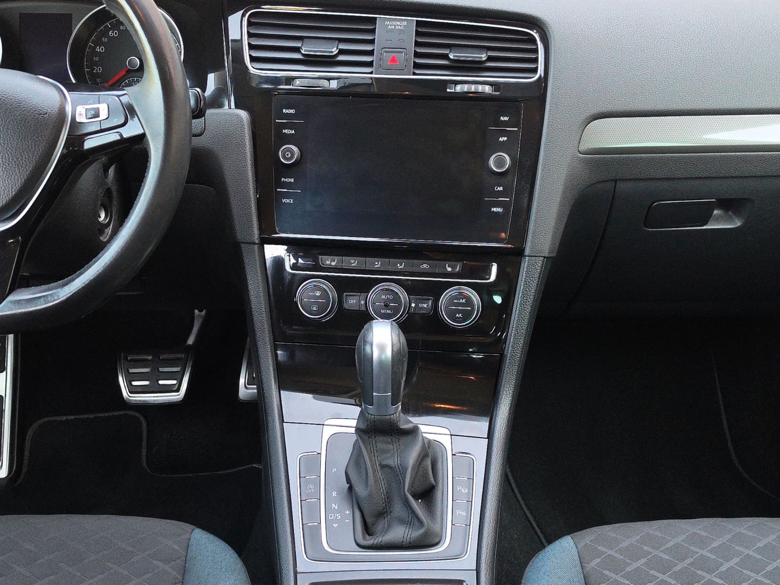 Fahrzeugabbildung Volkswagen Golf VII IQ.DRIVE Start-Stopp AUTOMATIK NAVI