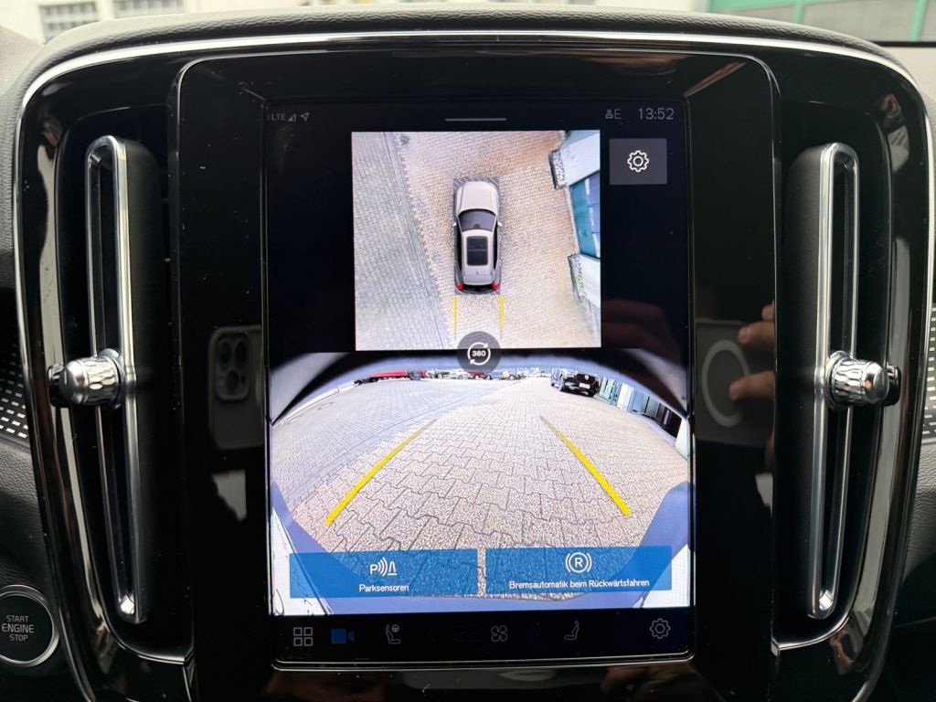 VOLVO XC40 B3 B DKG Plus Dark 360° Notrad getönte Sche VOLVO XC40 B3 B DKG Plus Dark 360° Notrad getönte Sche