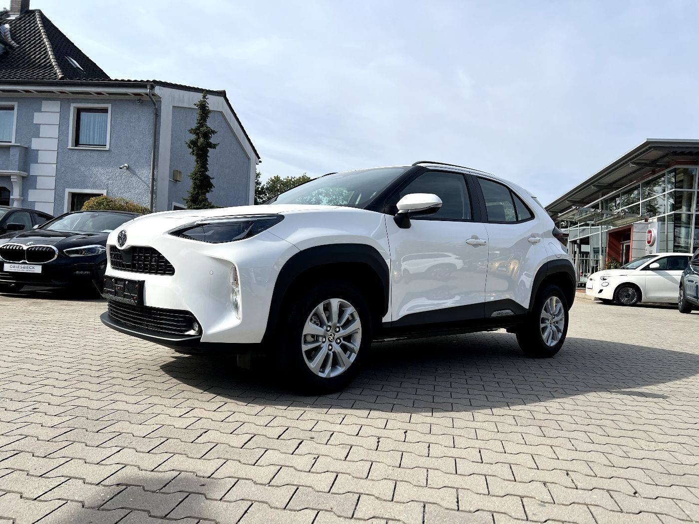 Toyota Yaris Cross 2025, 1.5 hibrīds, Automāts, SUV/Apvidus, Balts — Latvijā