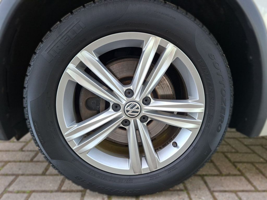 Tiguan 2.0 TSI R-Line 4Motion *DSG*AHK*PANO*BLAC