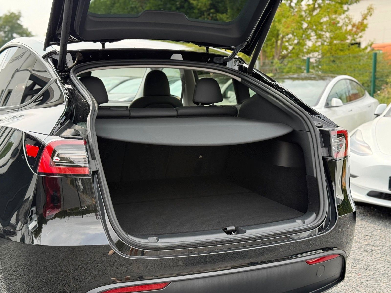Tesla Model Y Long Range AWD Ryzen AHK 1.Hand MwSt. foto 15