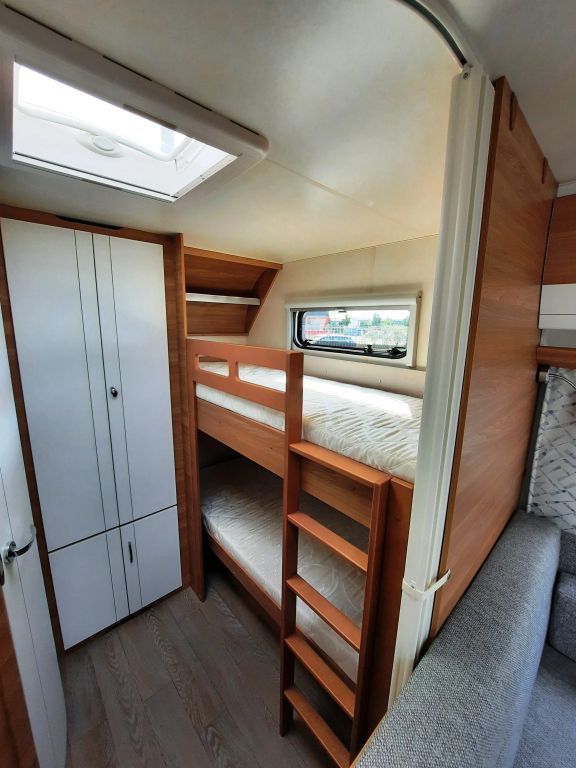 Fahrzeugabbildung Hobby De Luxe 545 KMF Autark/Mover/Combi 6/1. Hand