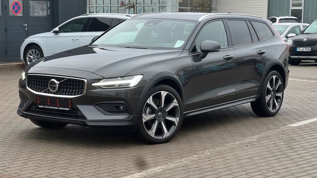 Volvo V60 B4 CC Ultimate AWD*B&W*360°*SH*Massage*