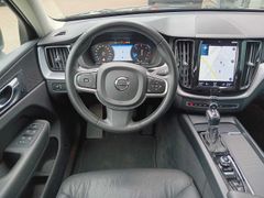 Fahrzeugabbildung Volvo XC60 D4 Momentum Pro 'BLIS,Keyless, CTA'