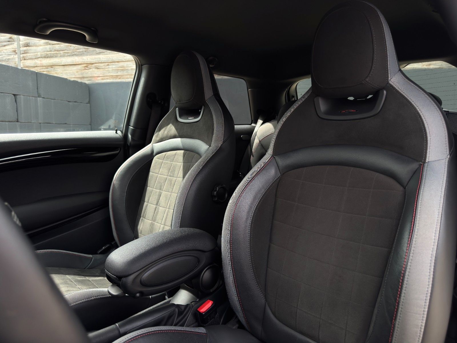 Fahrzeugabbildung MINI John Cooper Works CarPlay Adap. LED NAV HuD PDC