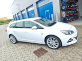 Opel Astra J Sports Tourer Exklusiv - Opel Astra: Weiß, J