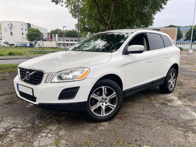 Volvo XC60 D5 AWD 215ps Volvo voll scheckheft