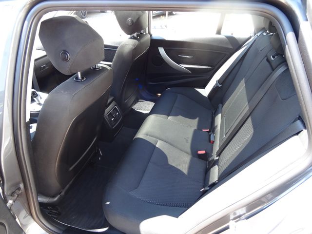 Fahrzeugabbildung BMW 318i/2.Hd/Pano/AHK/Navi/SitzH/Automatik/PDC/