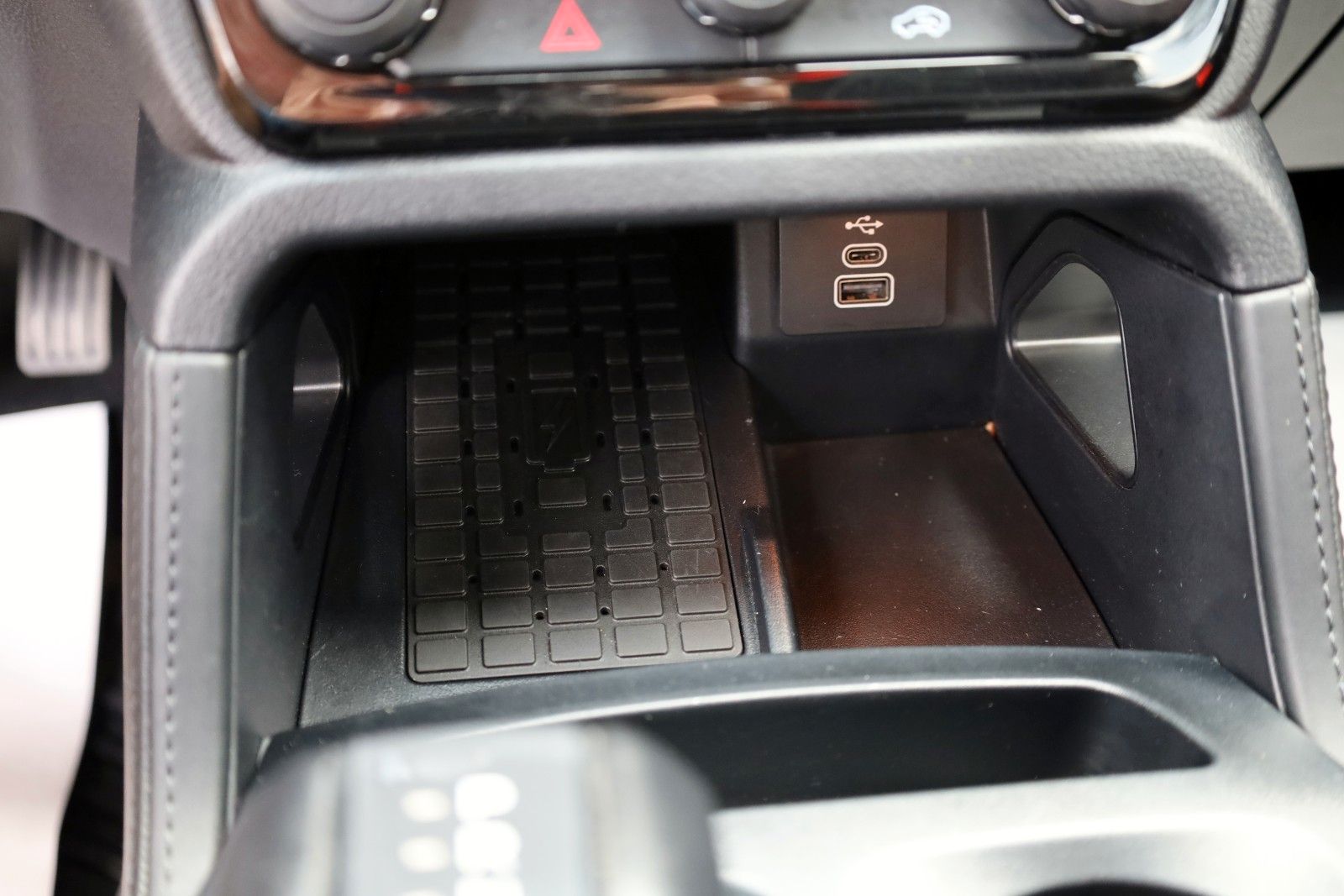 Fahrzeugabbildung Ford Raptor e-4WD,Techno73,Rollo el., Garantie 11.29