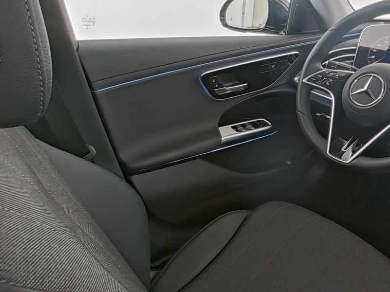 Fahrzeugabbildung Mercedes-Benz E 200 Avantgarde*Toteinkel*Distronic*LED*CarPlay