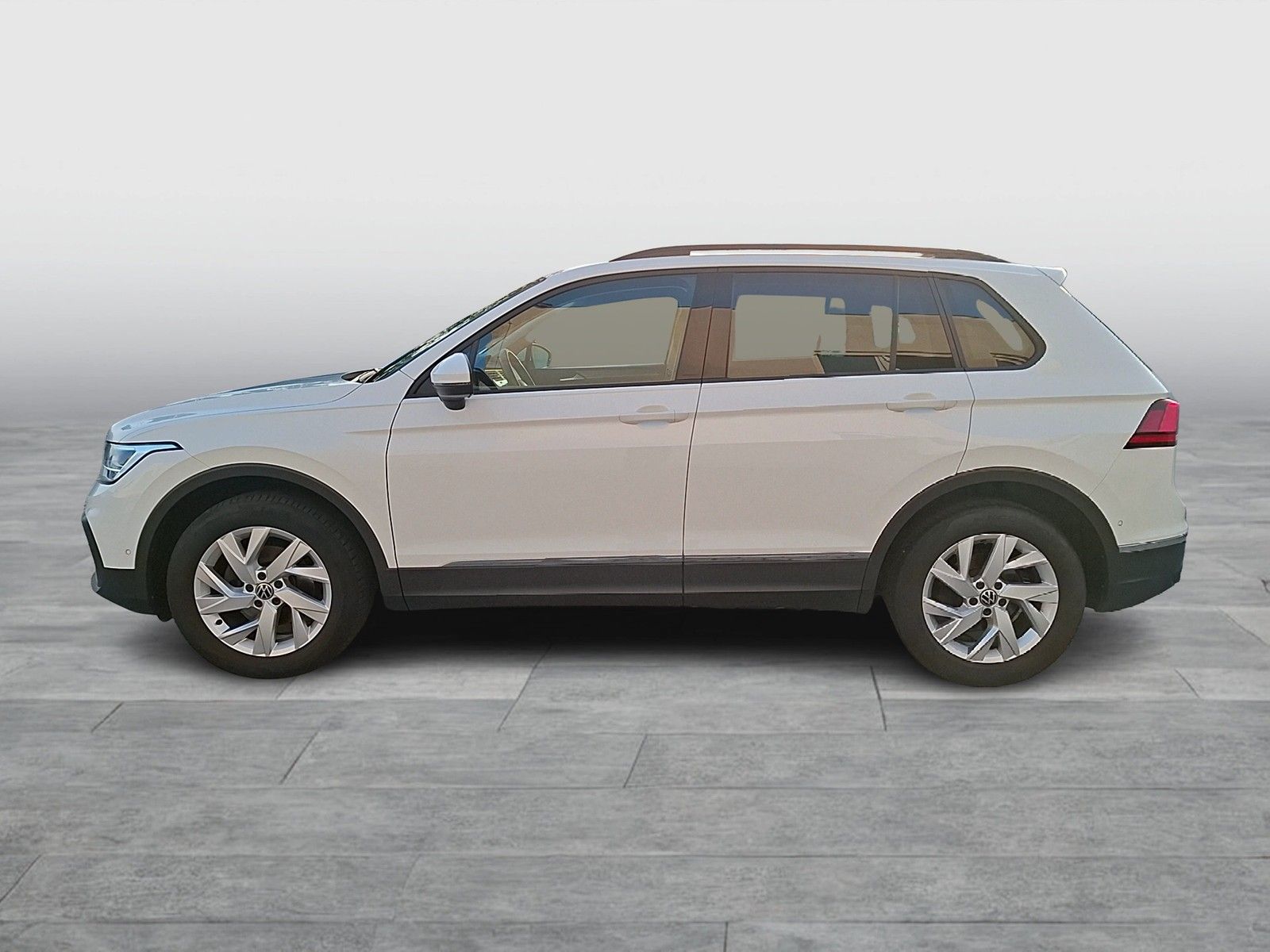 Fahrzeugabbildung Volkswagen Tiguan TDI Life DSG 4M LED AHK Navi AID HUD ACC