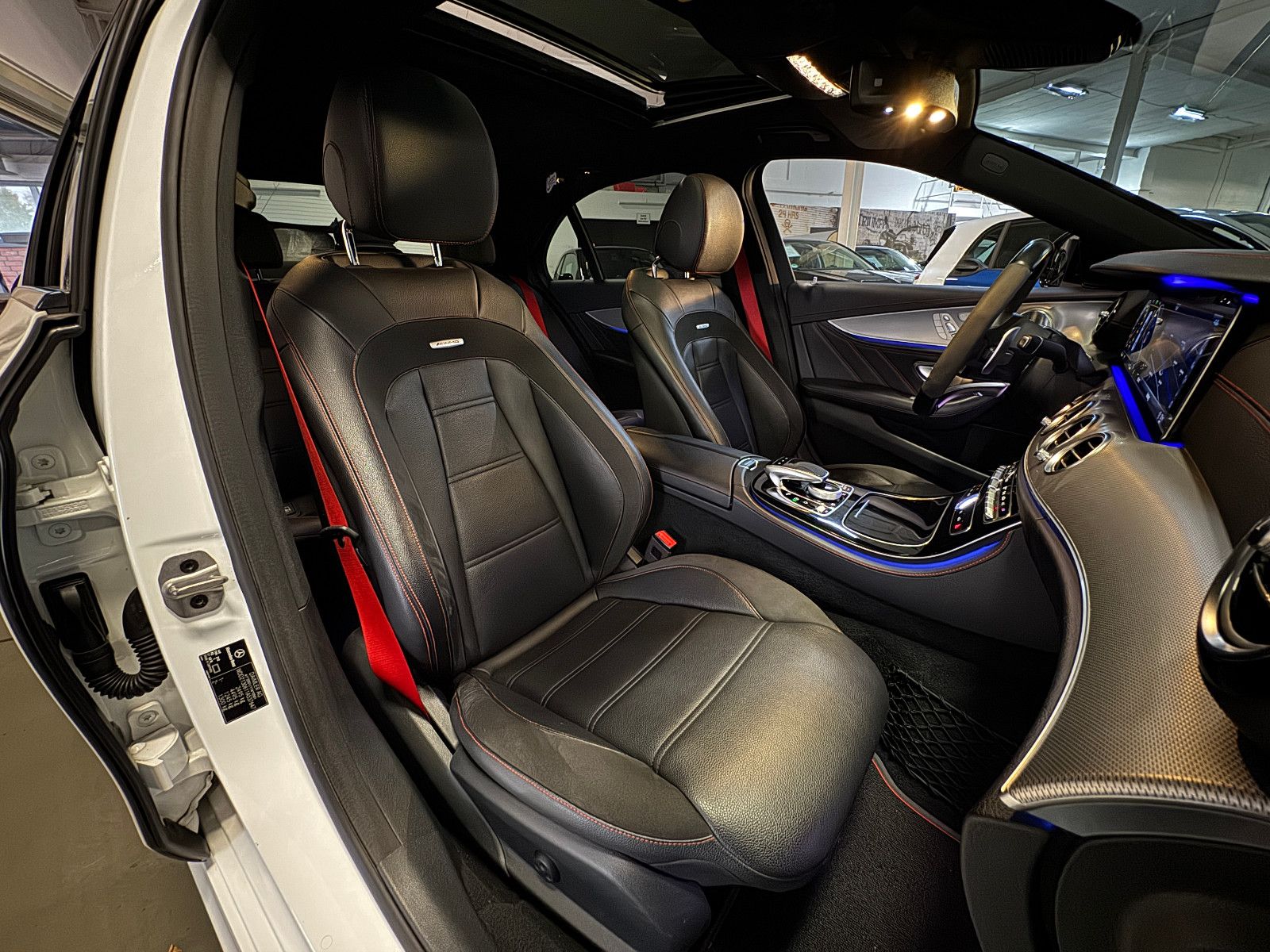 Fahrzeugabbildung Mercedes-Benz E 53 AMG 4Matic+ MBUX MEMORY AIRMATIC SD 360 DIS