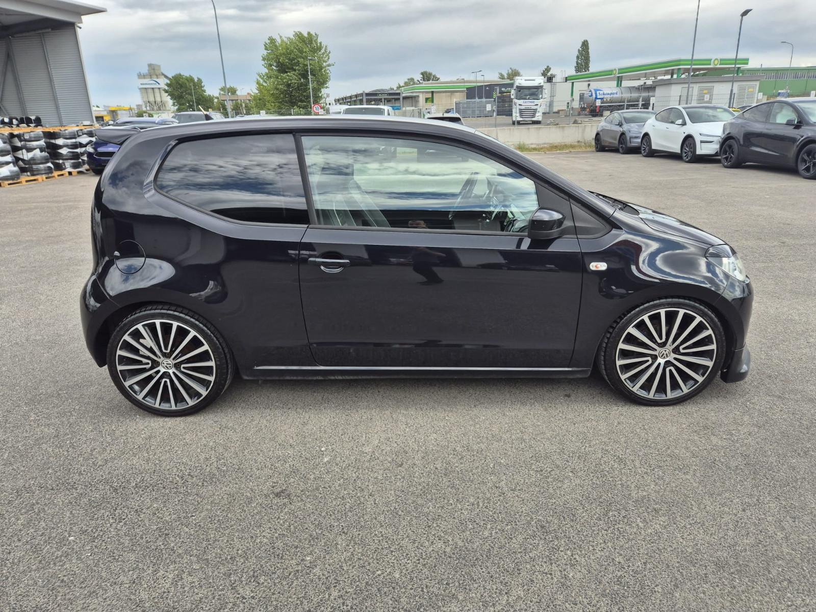 Volkswagen UP WGNR: 25