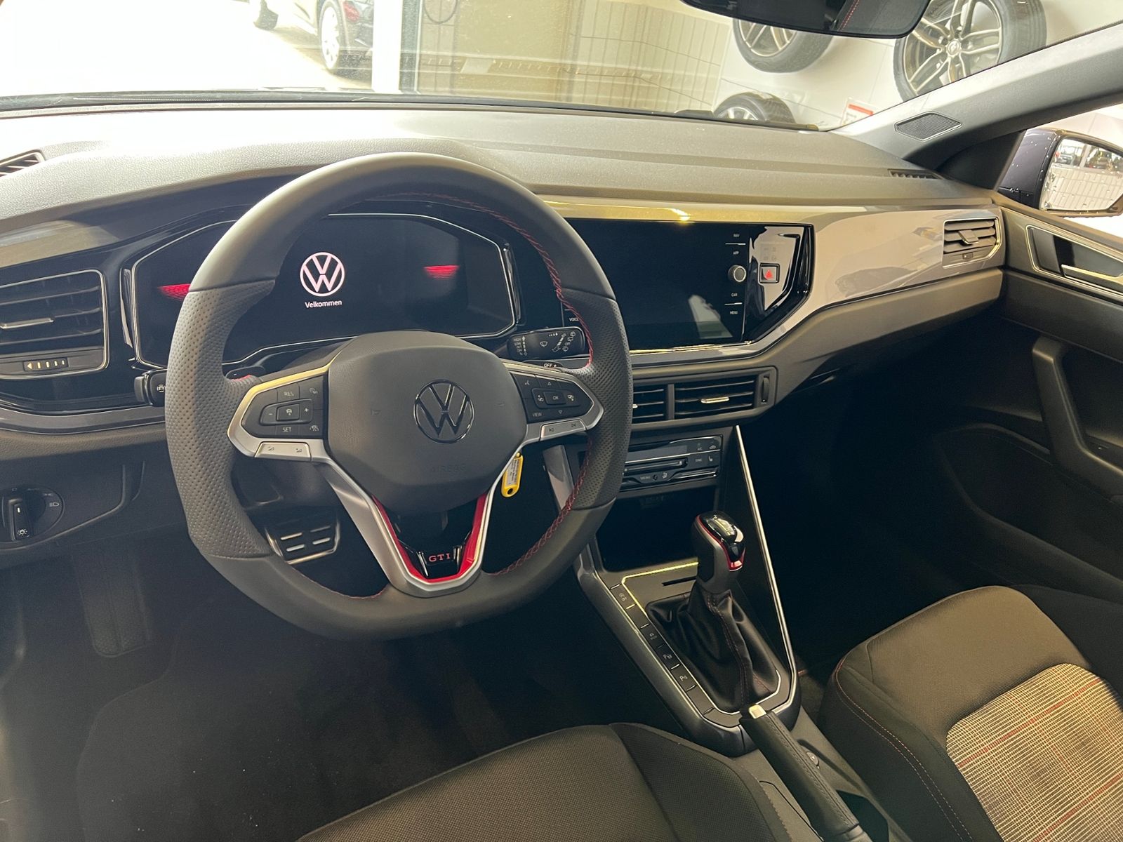 Fahrzeugabbildung Volkswagen Polo GTI 2.0 TSI DSG *IQ.Light, ACC, Ready2Disco