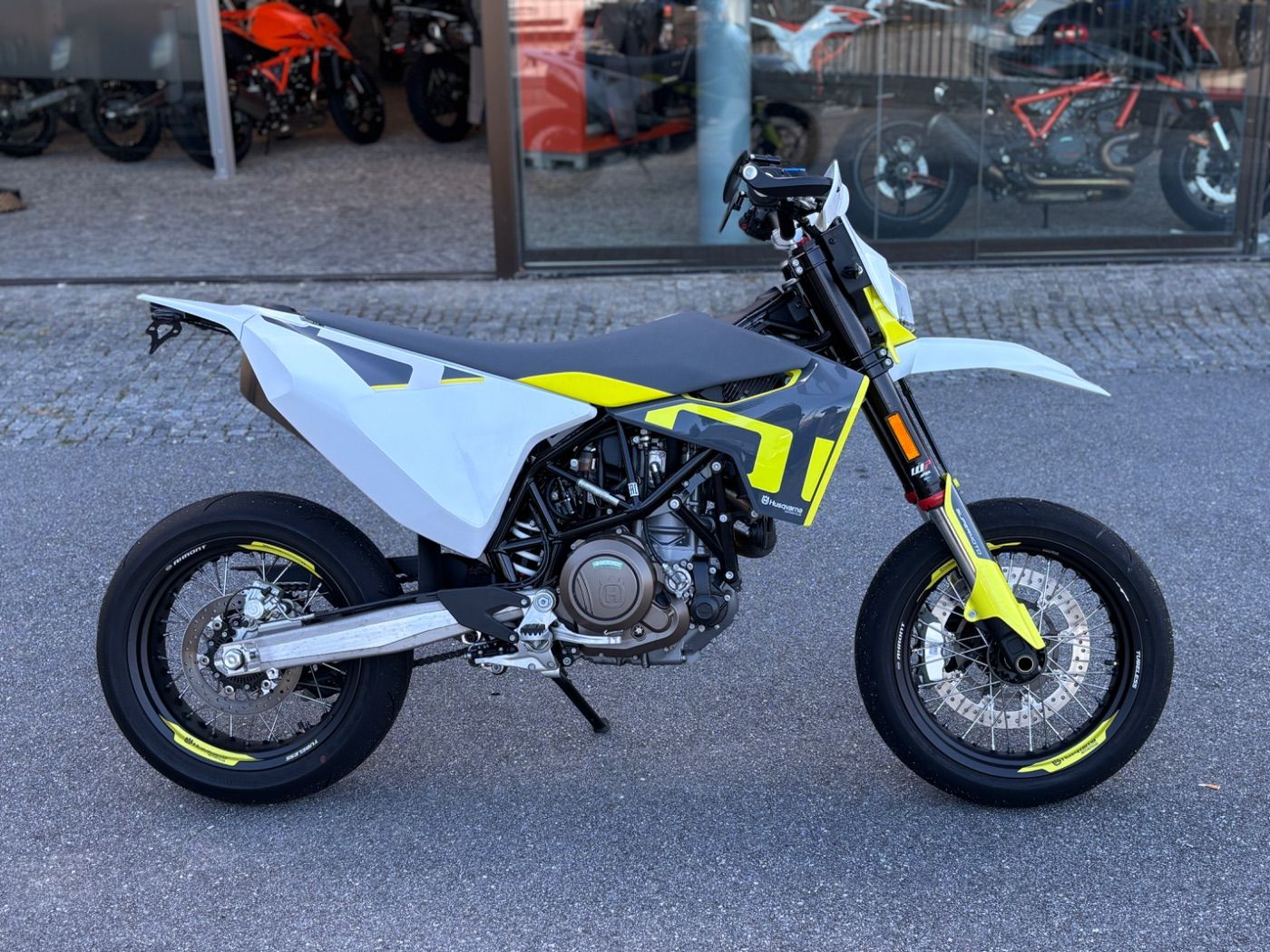 Fahrzeugabbildung Husqvarna 701 Supermoto Garantie bis 03.2026