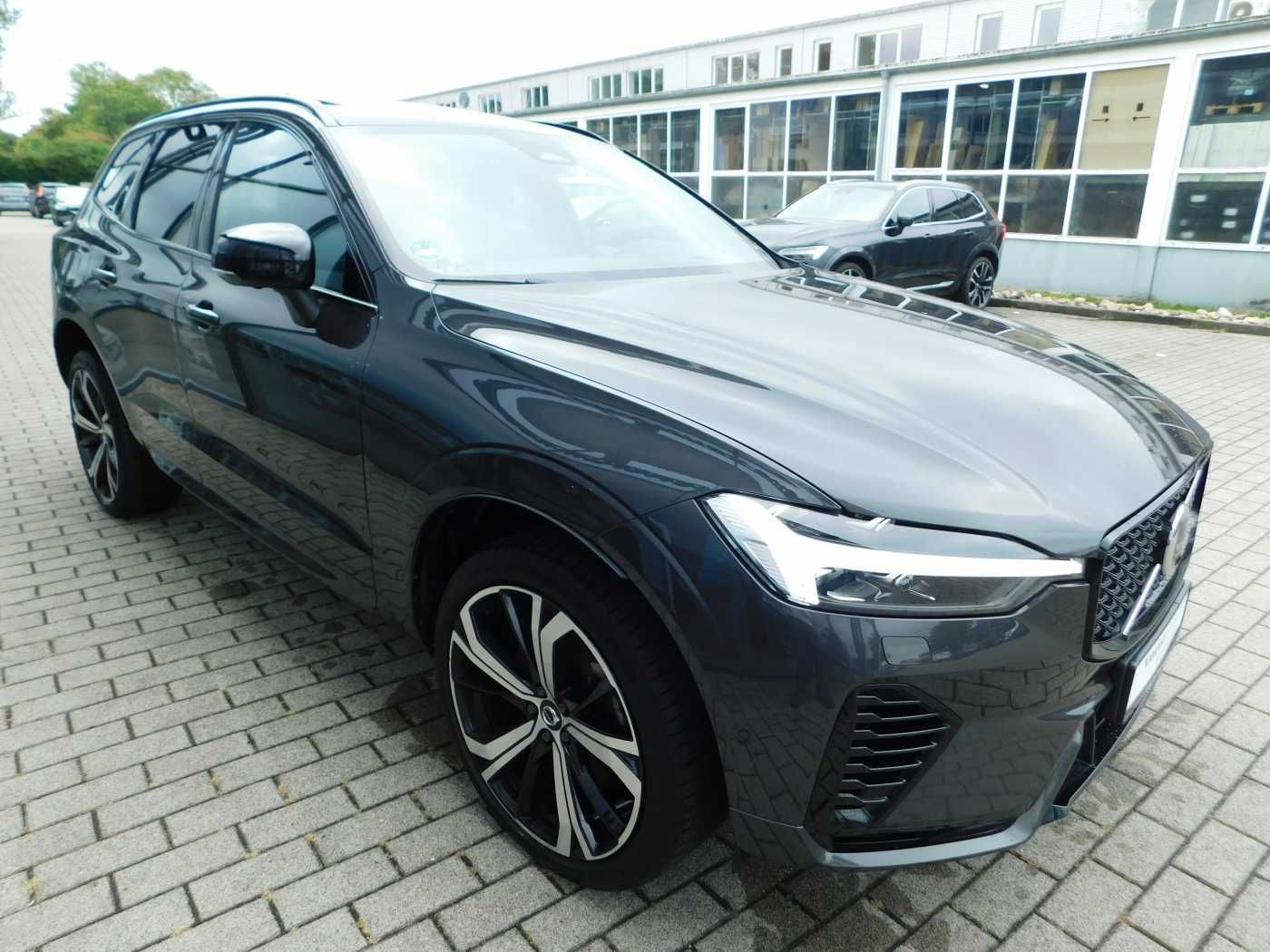 Fahrzeugabbildung Volvo XC60 T8 AWD R-Design 'Head-Up ACC'