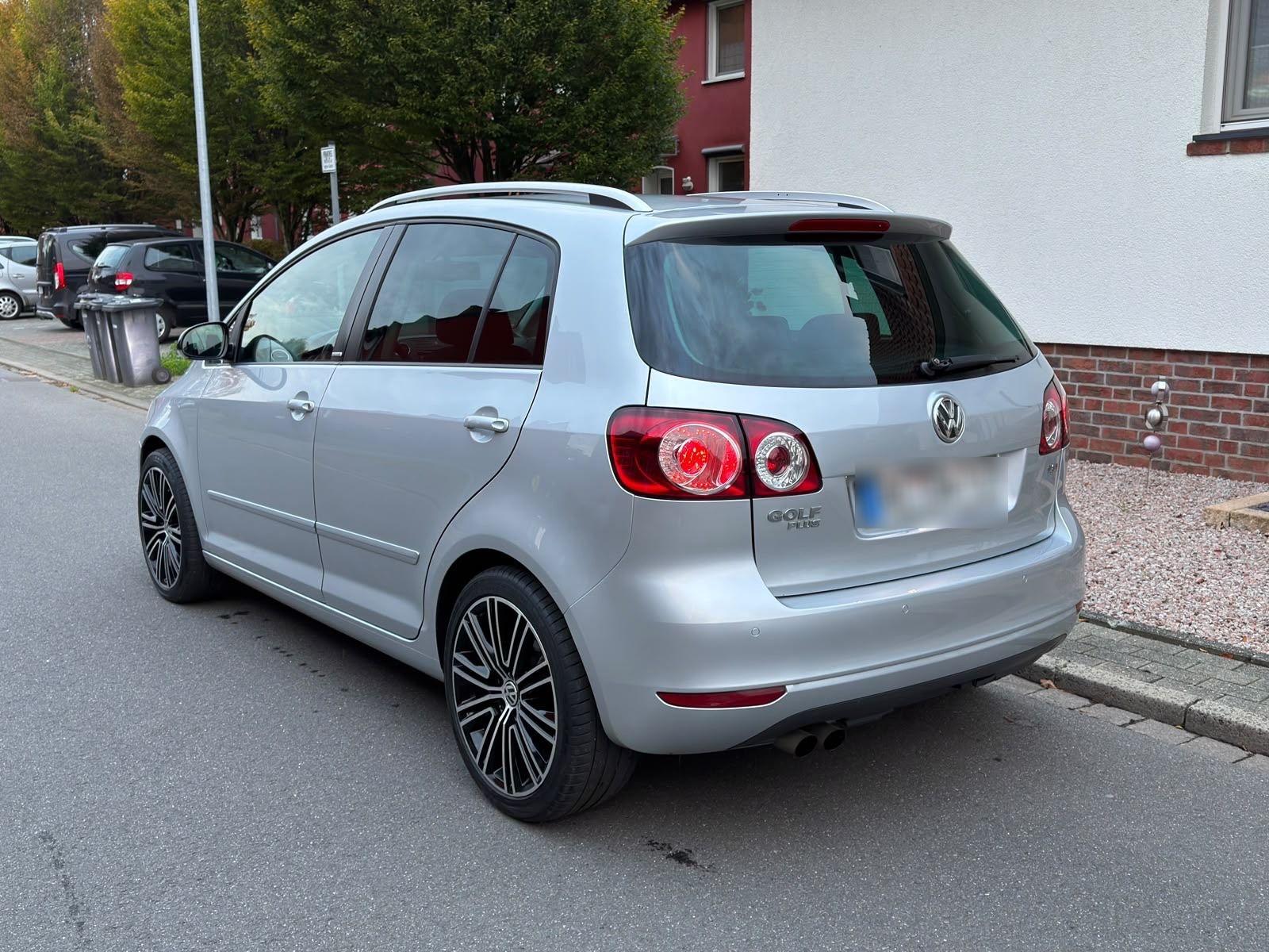 Volkswagen Golf 2012 — interior