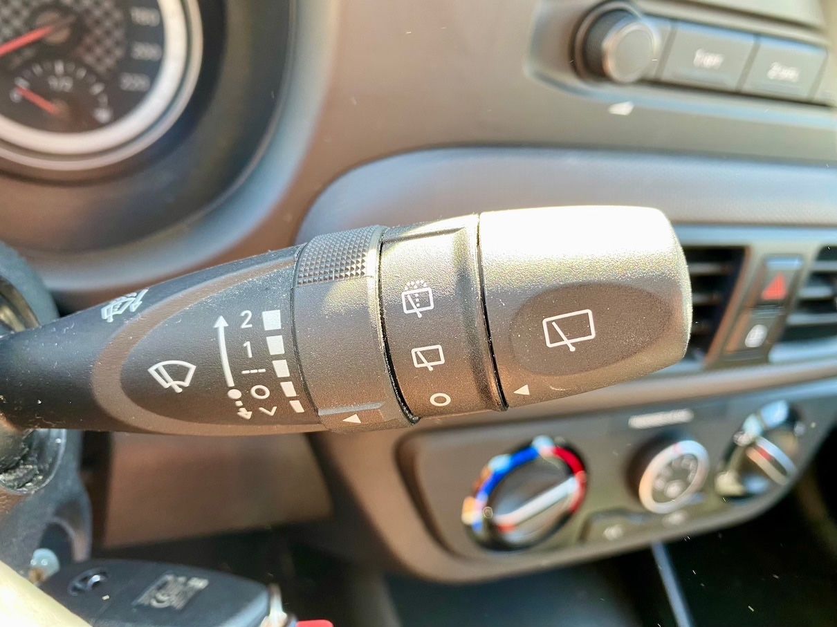 Fahrzeugabbildung Hyundai i10 1.0 KLIMA SHZ LRHZ ALLWETTER PDC BLUETOOTH