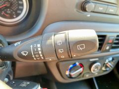 Fahrzeugabbildung Hyundai i10 1.0 KLIMA SHZ LRHZ ALLWETTER PDC BLUETOOTH