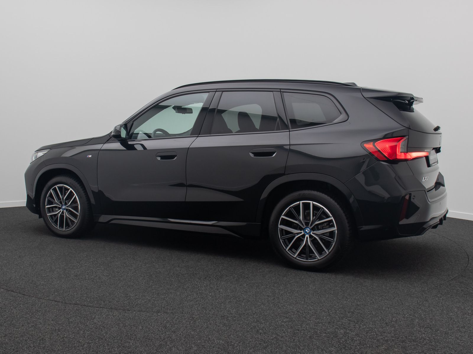 Fahrzeugabbildung BMW iX1 xD30 M Sport DAB Kamera FernlichtAss Komfort