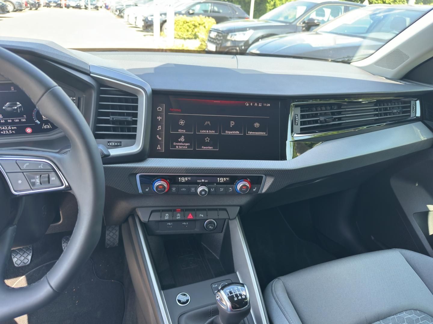 Fahrzeugabbildung Audi A1 allstreet 30 TFSI LED Smartphone PDC vo.hi.
