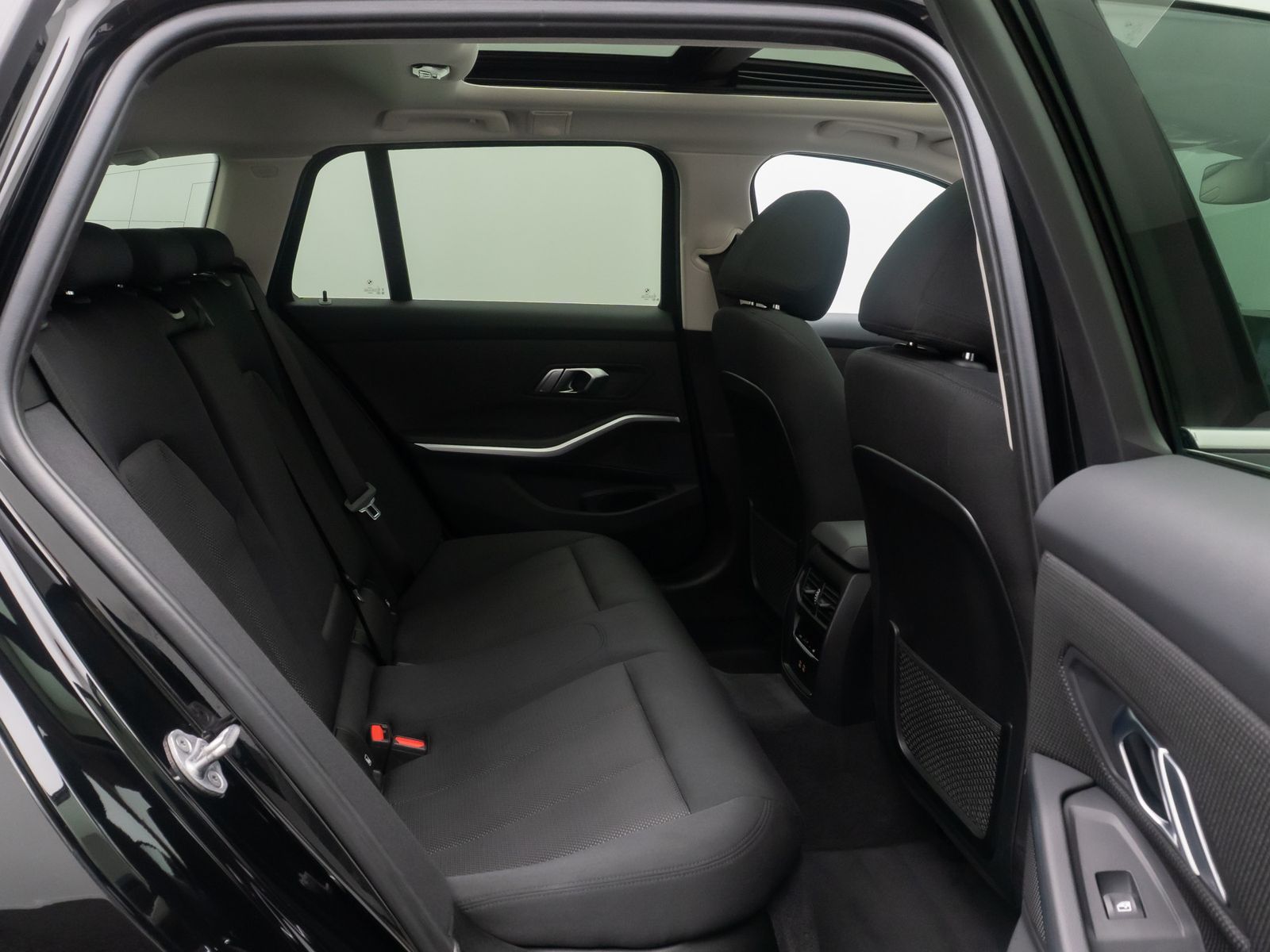 Fahrzeugabbildung BMW 330e Panorama DAB CockPit+ Widscreen PDC 19Zoll