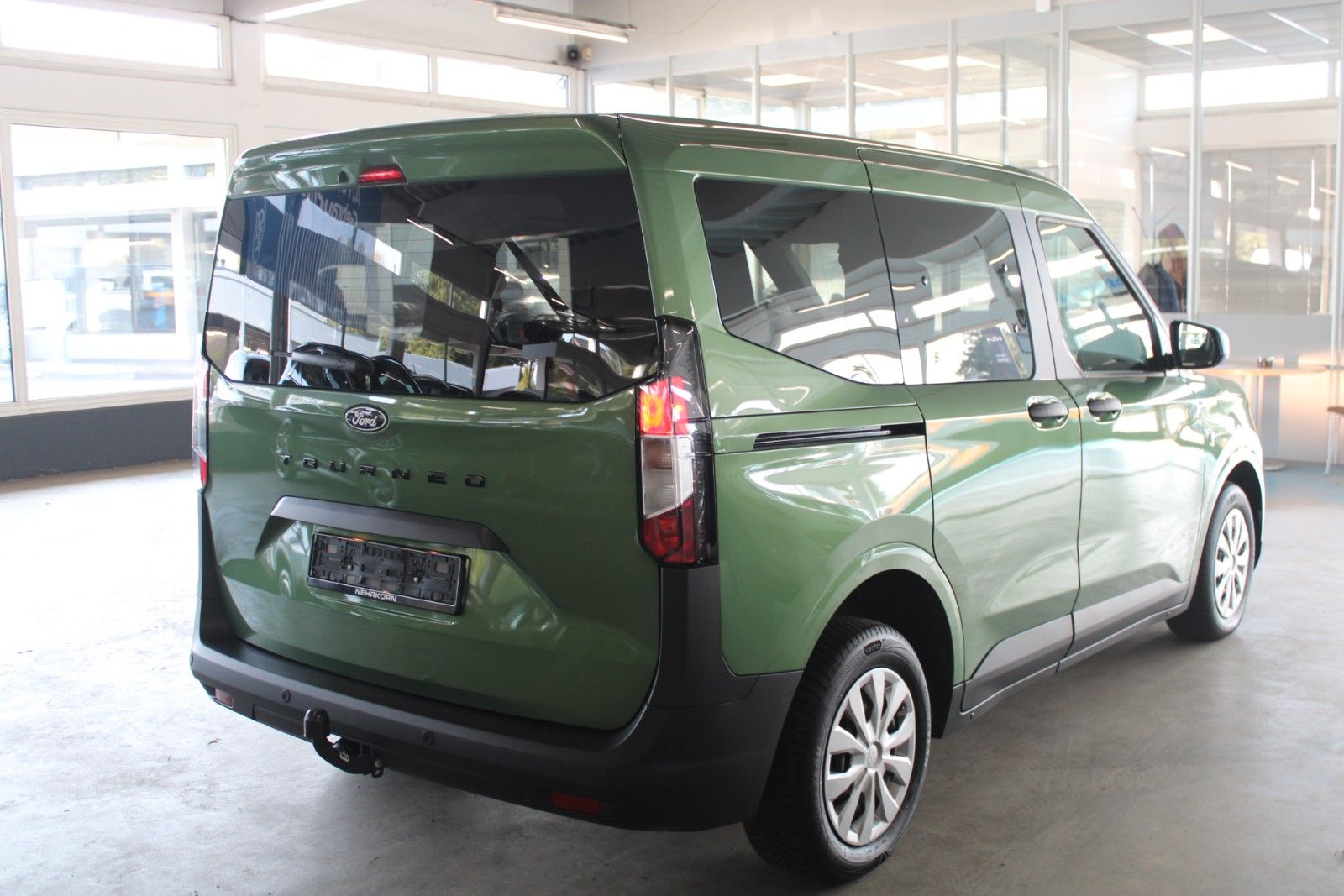 Fahrzeugabbildung Ford Tourneo Courier Aut. TREND AHK WinterPaket GJR