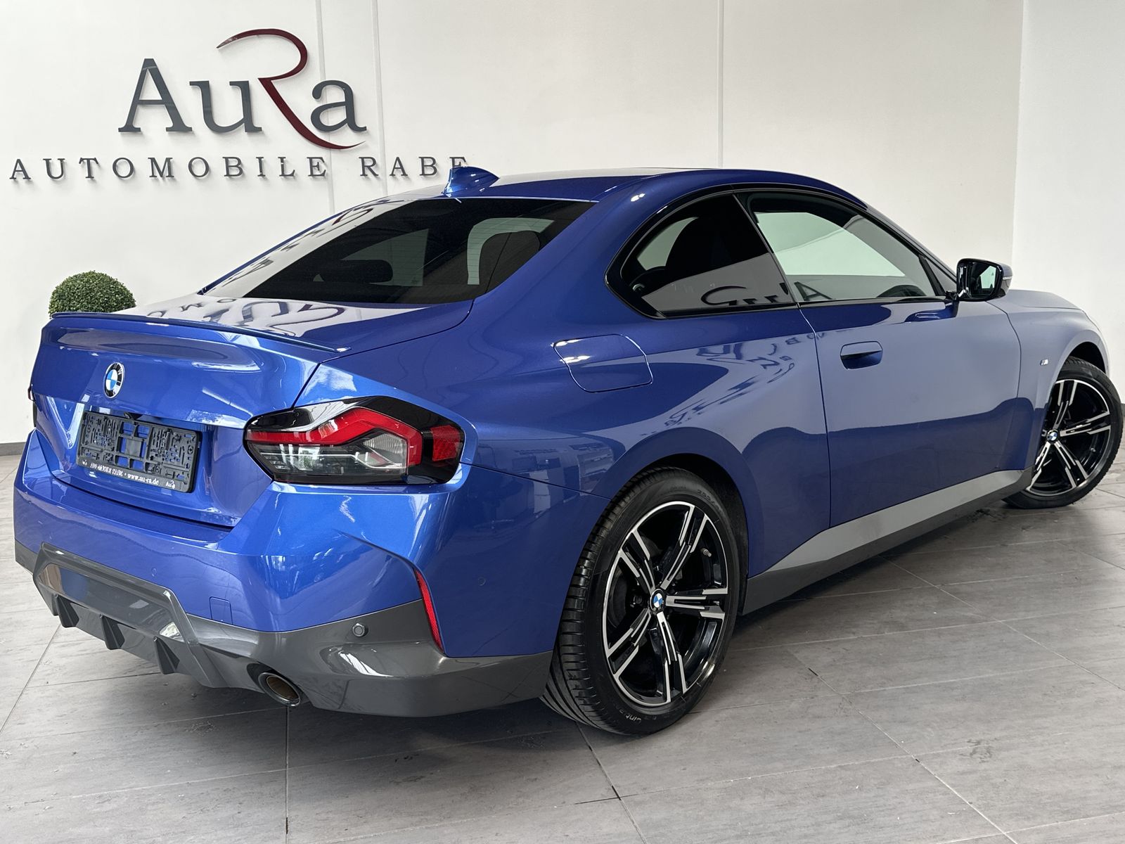 Fahrzeugabbildung BMW 220i Coupé M-Sport NAV+LED+PANO+VCOCK+DA+KAM+2HD