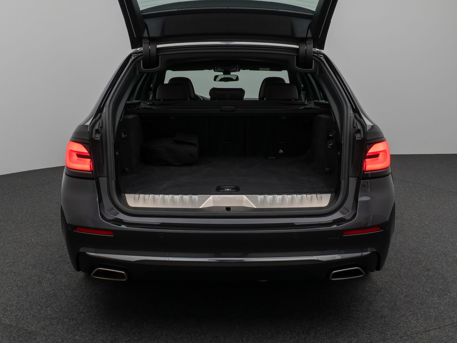 Fahrzeugabbildung BMW 530e LuxuryLine Kamera Laser HUD DAB H/K Komfort