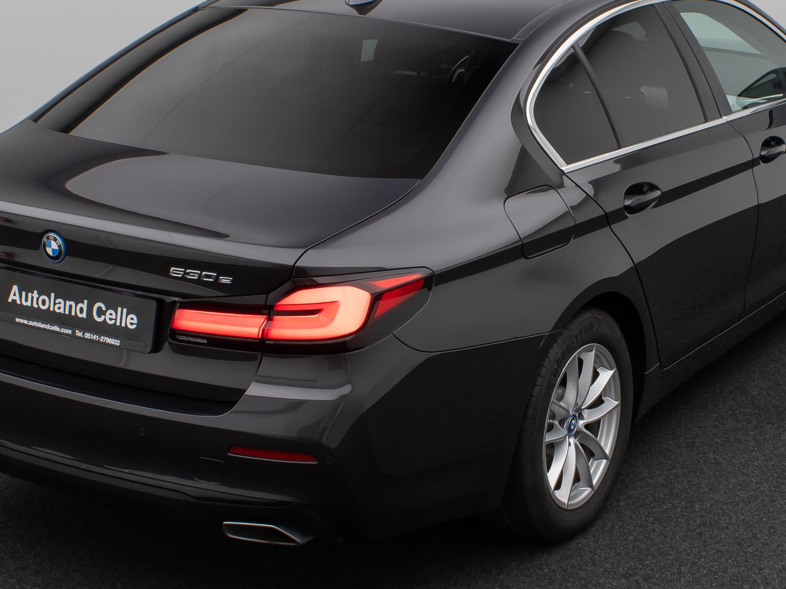 Fahrzeugabbildung BMW 530e HUD DAB HiFi CockPitPro PDC Komfort Alarm