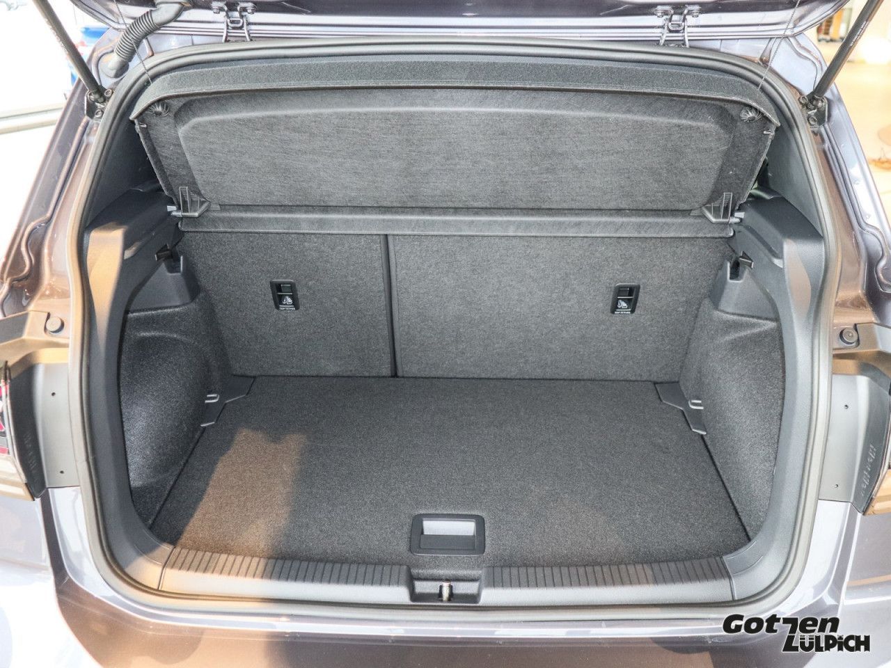 Fahrzeugabbildung Volkswagen T-Cross 1.0 TSI 85 kW R-Line Navi IQ.DRIVE LED