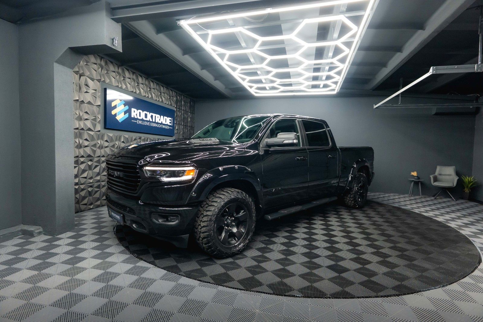 Fahrzeugabbildung Dodge RAM 5.7 V8 HEMI 4x4 BLACK EDITION Longbed 19%