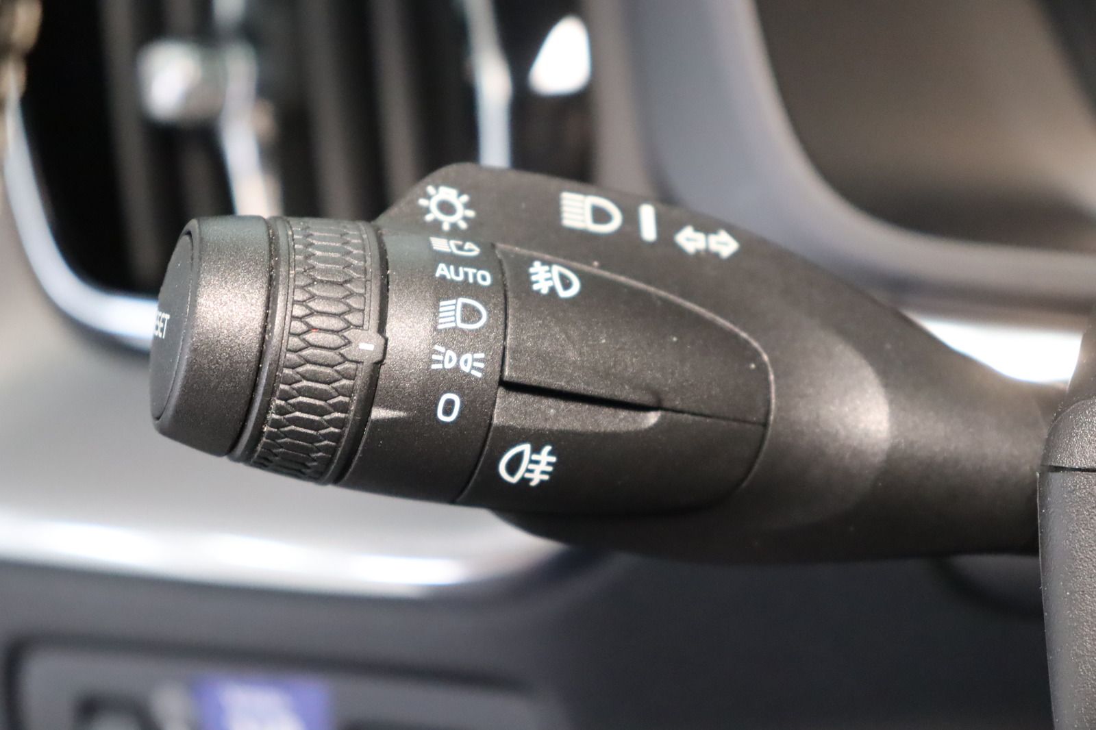Fahrzeugabbildung Volvo XC60 D4 AWD R - Design aus 1. Hand