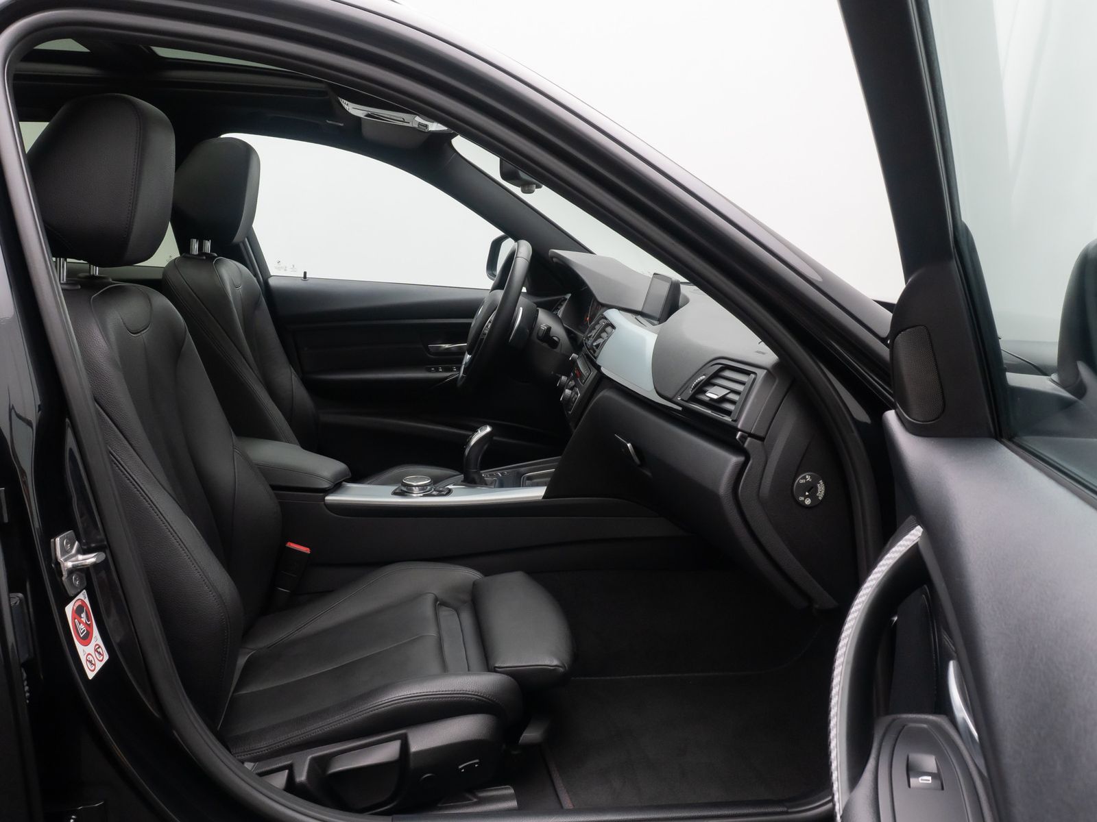 Fahrzeugabbildung BMW 325d Sport Line HUD HiFi Xenon Panorama Alarm
