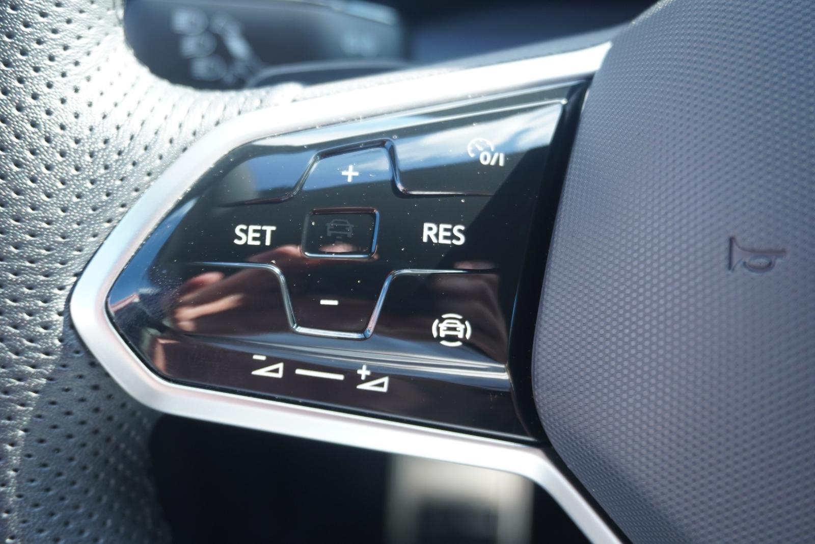 Volkswagen Golf VIII 1.5 eTSI DSG R-Line LED App Connect, миниатюра 22