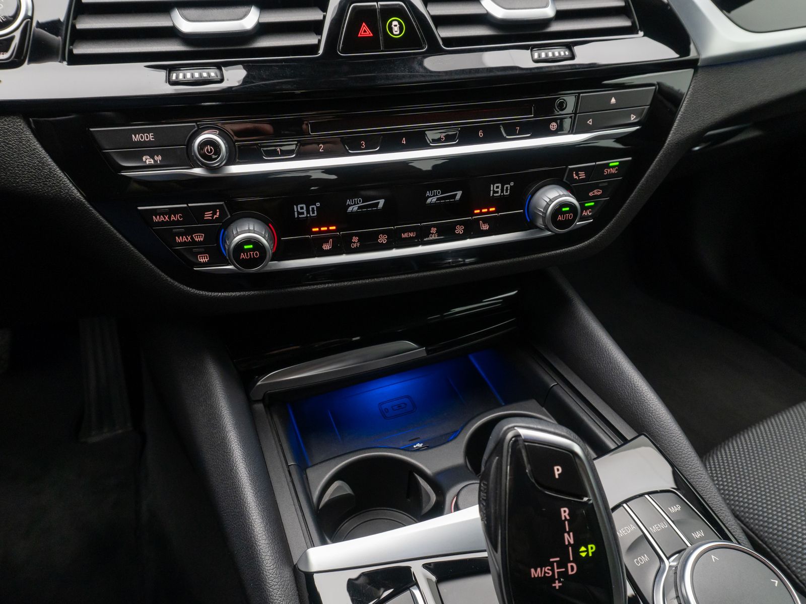 Fahrzeugabbildung BMW 530d Sport Line ACC Kamera HUD HiFi DisplayKey