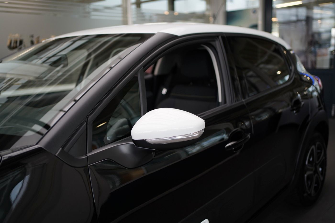 Fahrzeugabbildung Citroën C3 PureTech 110 EAT6 Shine Automatik Sitzheizung