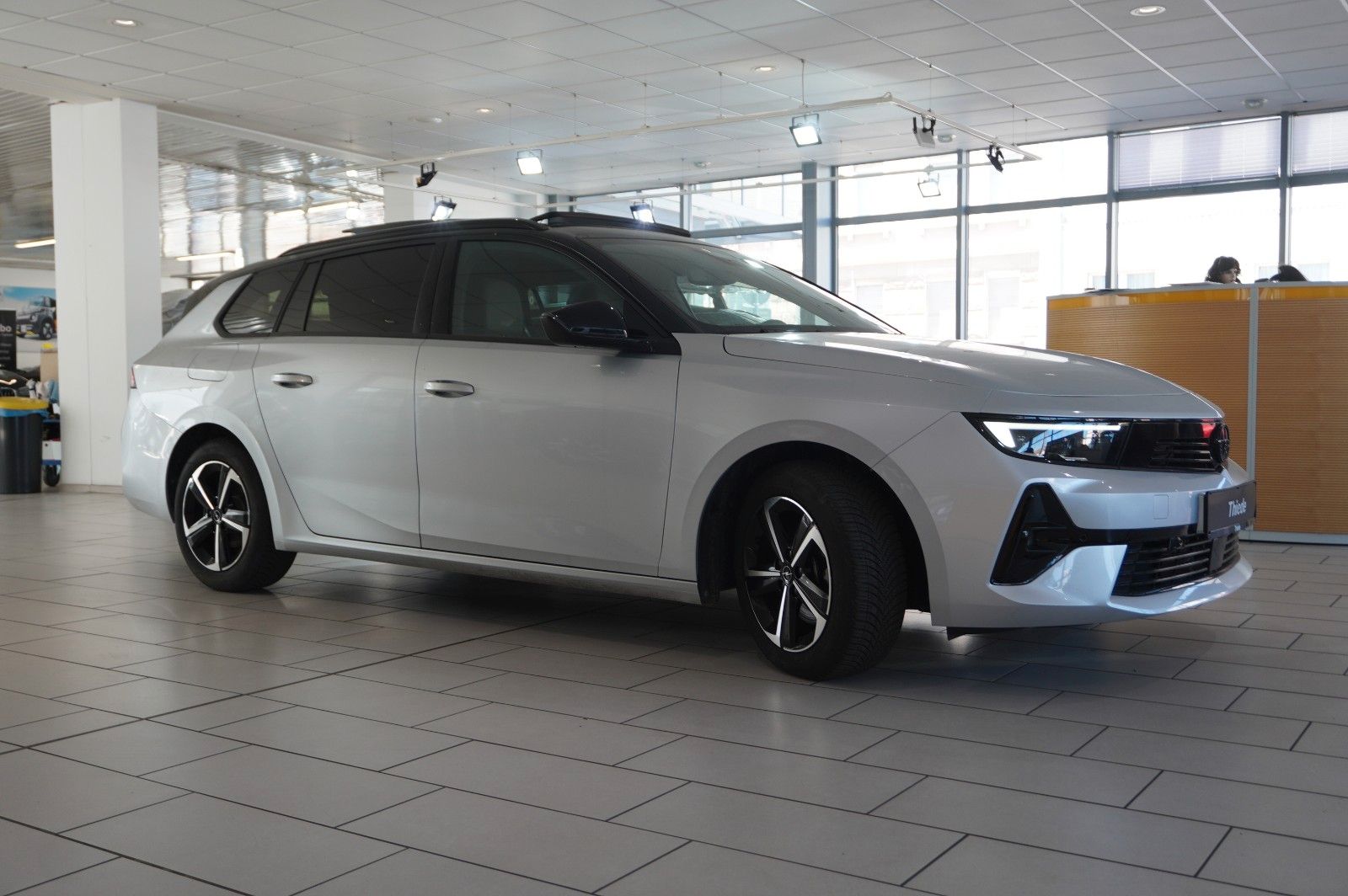Fahrzeugabbildung Opel Astra L ST 1.2T GS SPORT NAVI/LED/360°/PANO./HUD