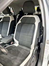 Volkswagen T-Roc - 12