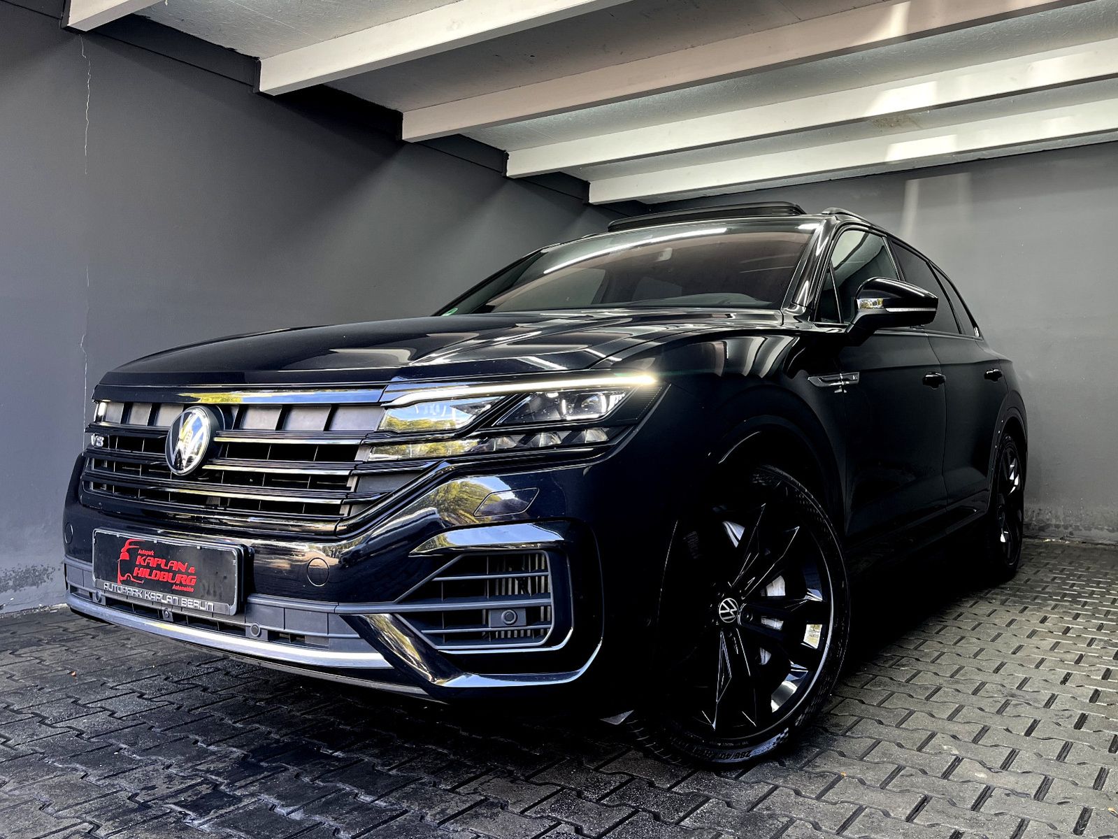 Volkswagen Touareg 4.0 TDI V8 R-Line 4M, LAST EDITION BLACK