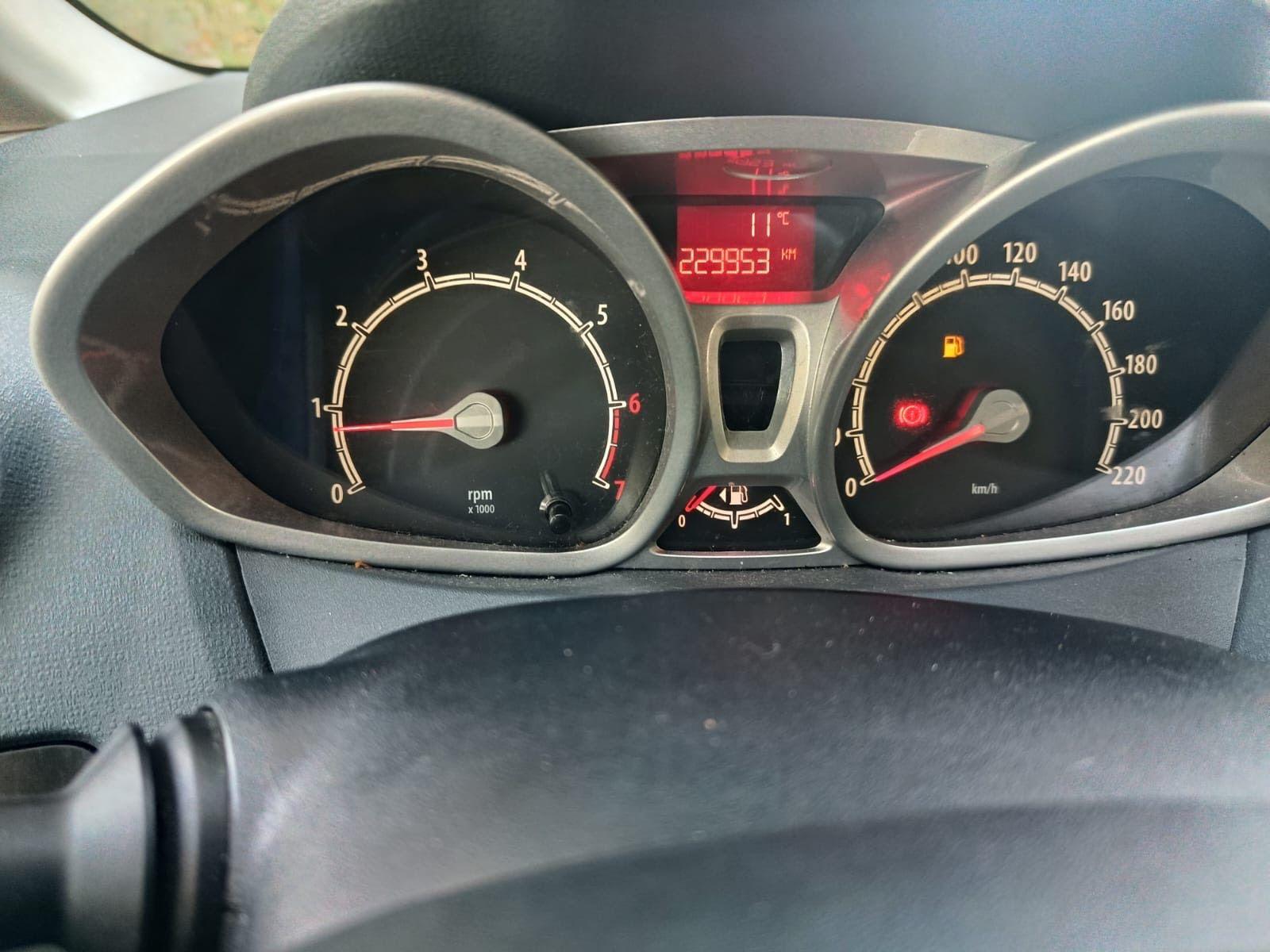 Ford Fiesta 2010 — photo 12