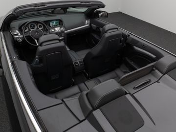 Fahrzeugabbildung Mercedes-Benz E 200 Cabrio LED Sitzhzg Navi PDC Tempomat Leder