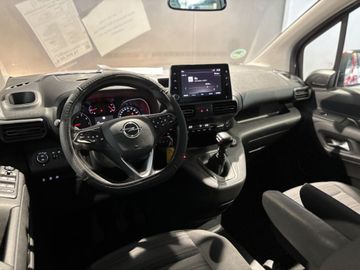 Fotografie 11 des Opel Combo Life 1.2 Turbo Start/Stop Edition