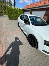 Skoda Octavia 1.6 TDI DSG Drive *viele Extras* - Skoda Octavia mit Diesel-Antrieb: Limousine, 1.6