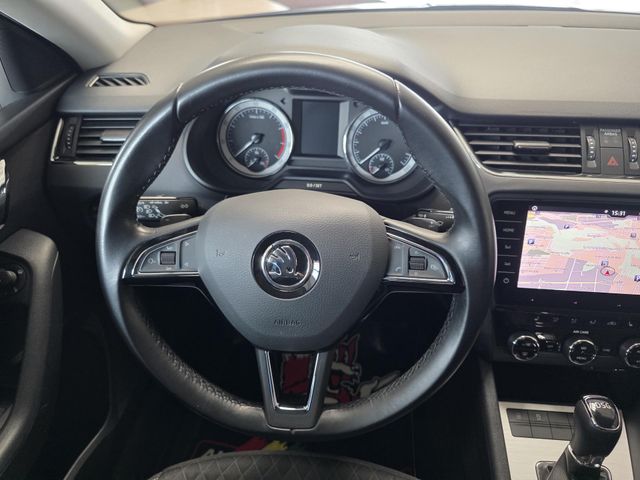 SKODA Octavia — Foto 18
