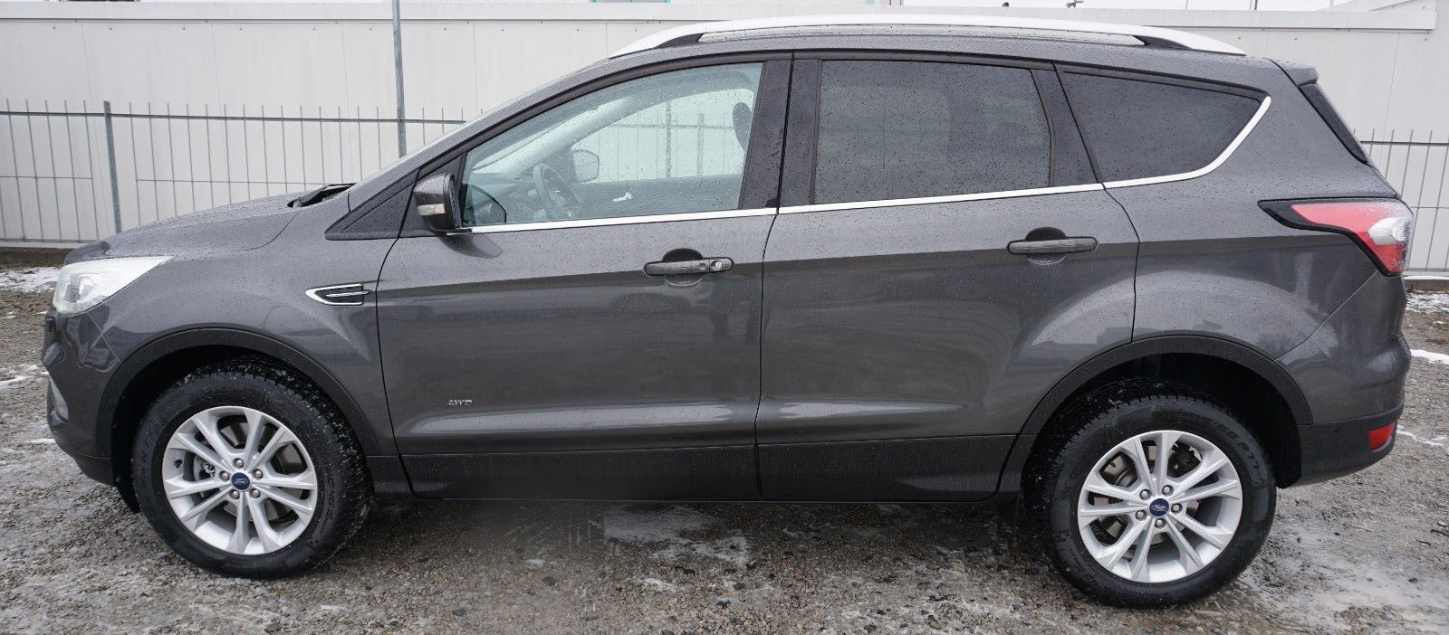 Fahrzeugabbildung Ford Kuga Titanium, Navi, Allrad, PDC, LED