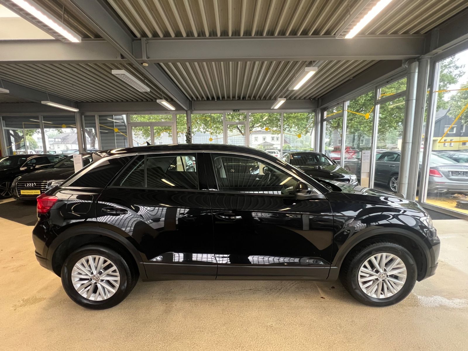 Fahrzeugabbildung Volkswagen T-Roc TDI *NAVI* CAR-PLAY *