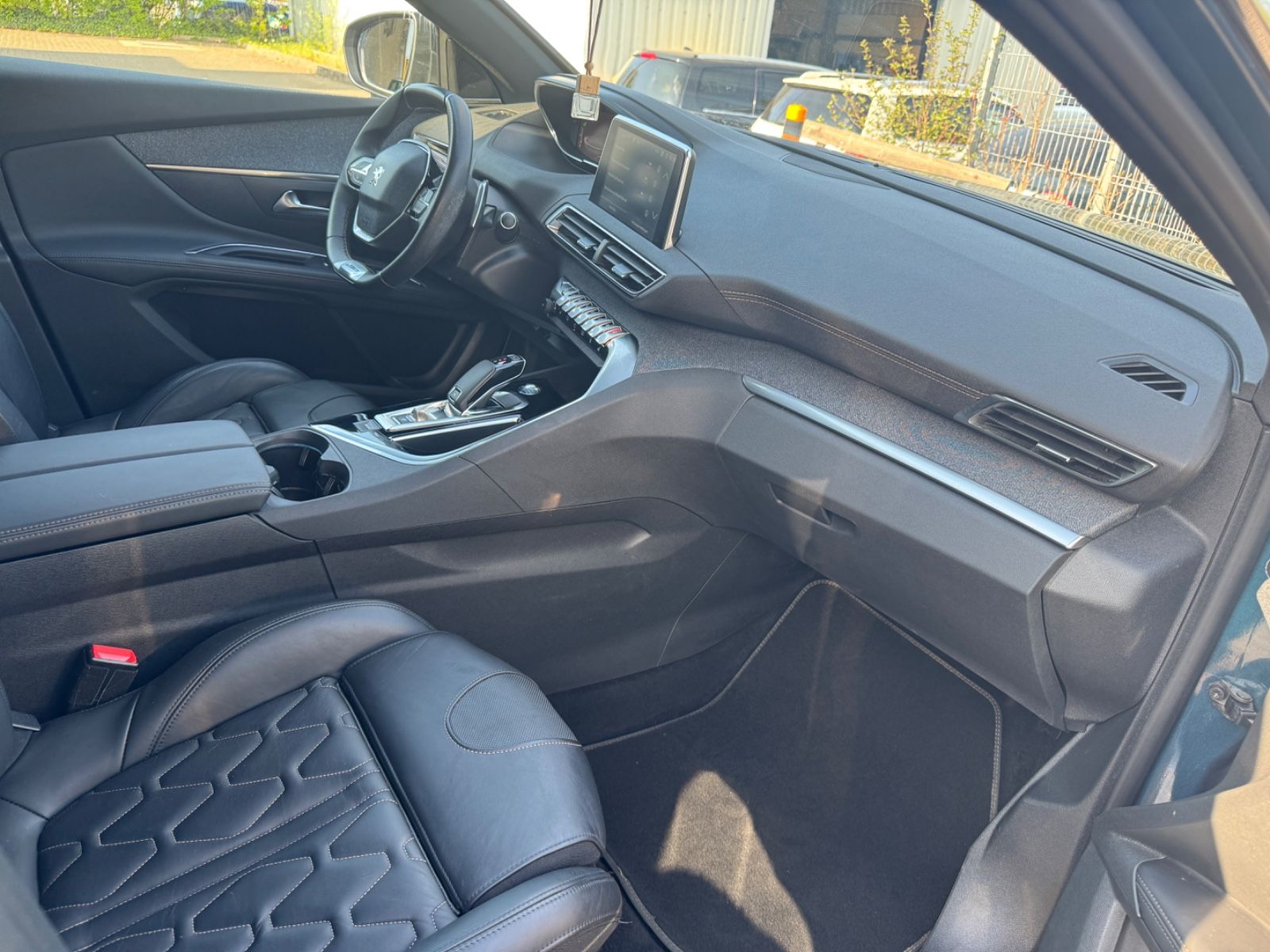 Fahrzeugabbildung Peugeot 5008 Allure GT Line Leder+7 Sitzer+LED+Panorama+